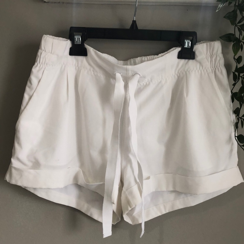 White lululemon shorts